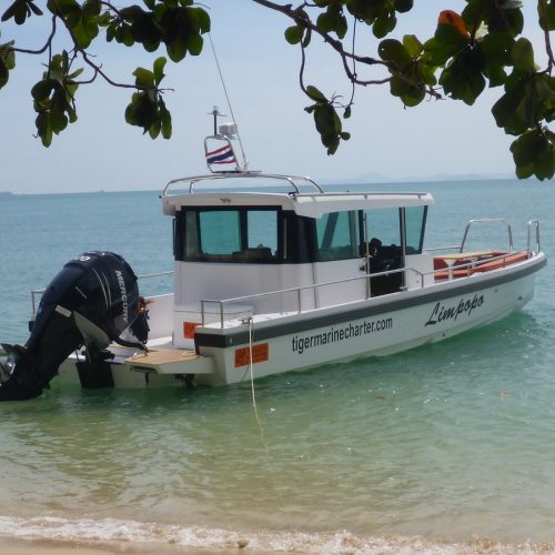 Axopar 28 Cabin Phuket Yachts For Sale Derani Yachts