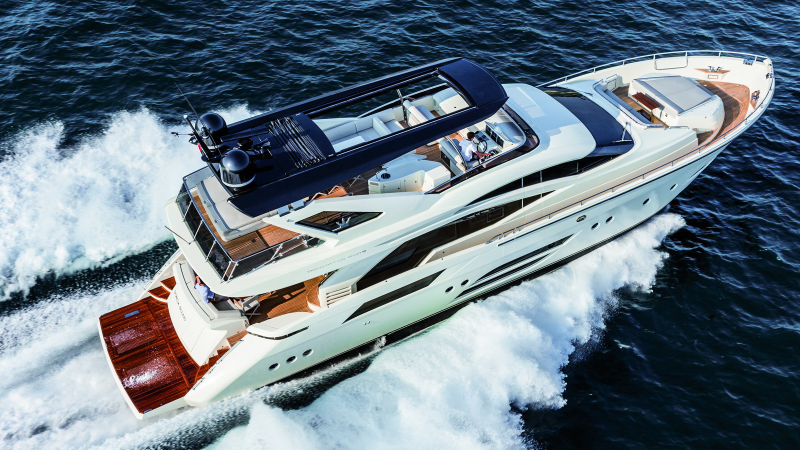 dominator 865 yacht